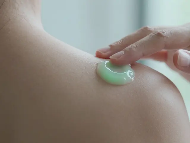 Wie lange dauert die Aufnahme von CBD topisch? Zeitplan und Tipps